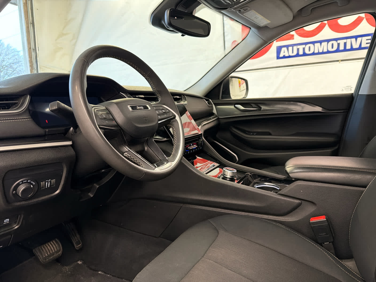 2022 Jeep Grand Cherokee L Laredo