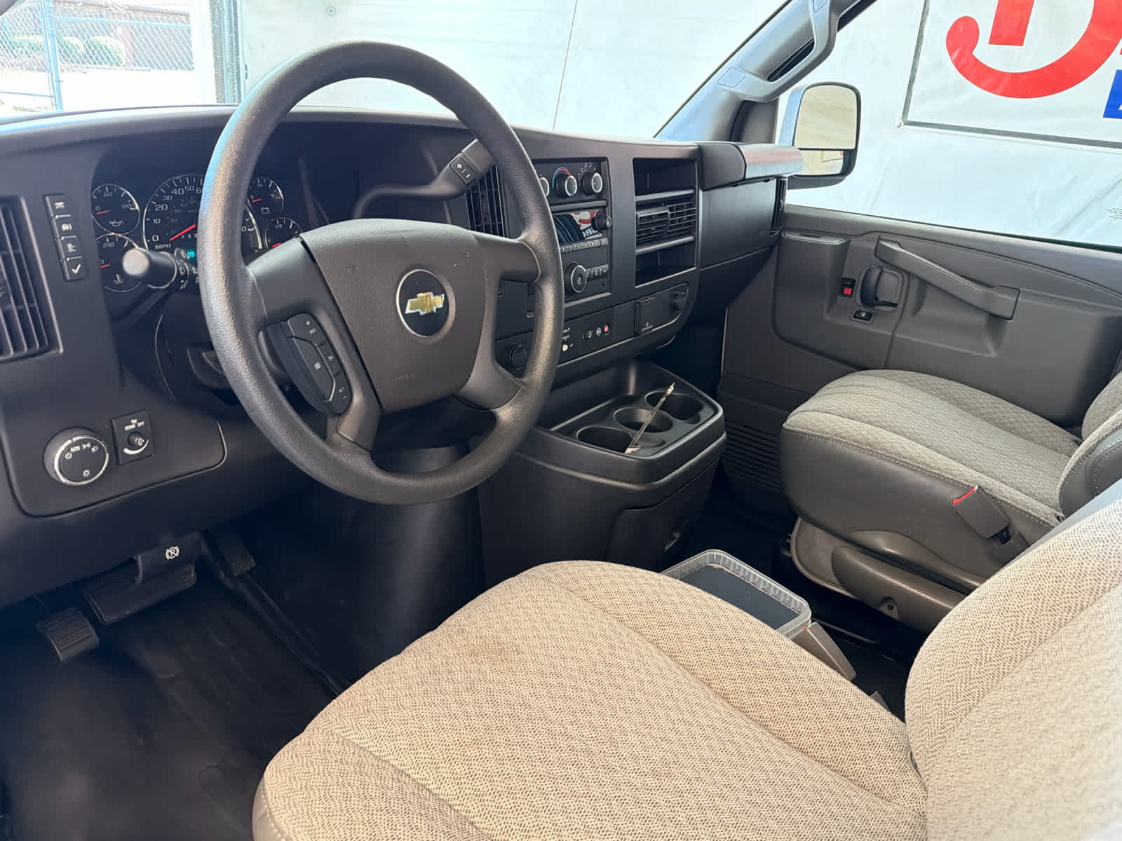 2023 Chevrolet Express Passenger 3500 1LS
