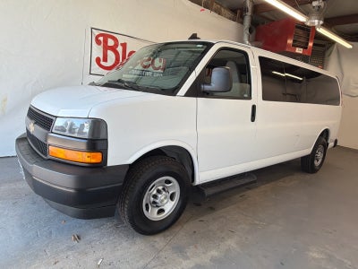 2023 Chevrolet Express Passenger 3500 1LS