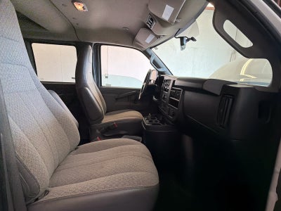 2023 Chevrolet Express Passenger 3500 1LS