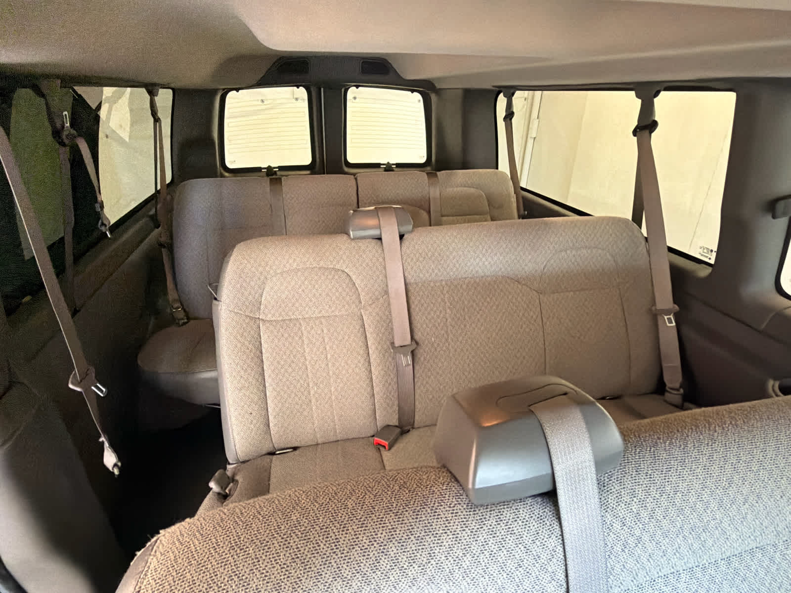 2023 Chevrolet Express Passenger 3500 1LS
