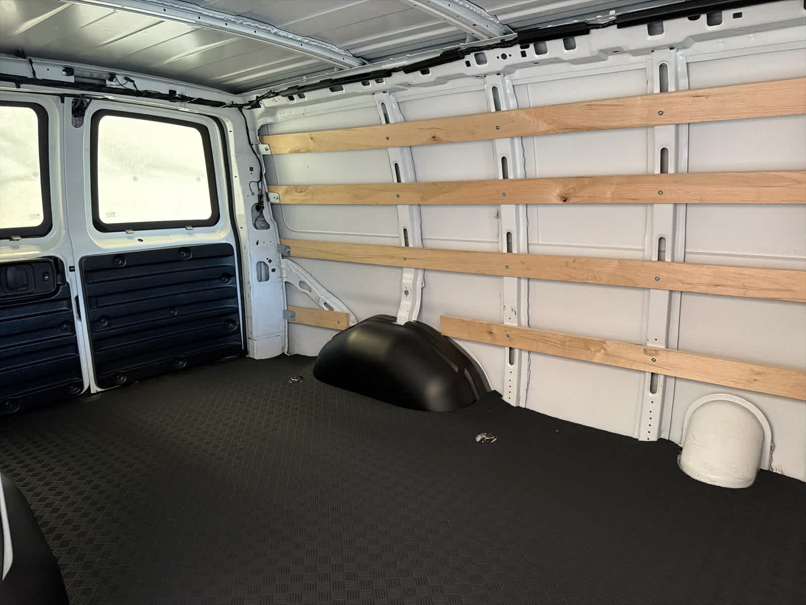 2024 Chevrolet Express Cargo 2500 WT