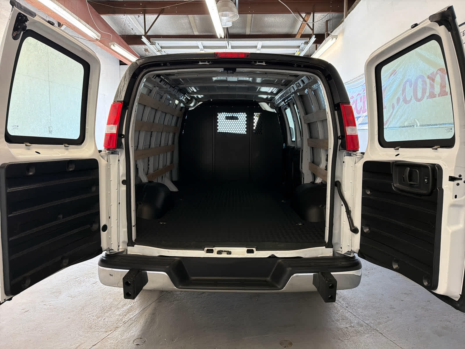 2024 Chevrolet Express Cargo 2500 WT