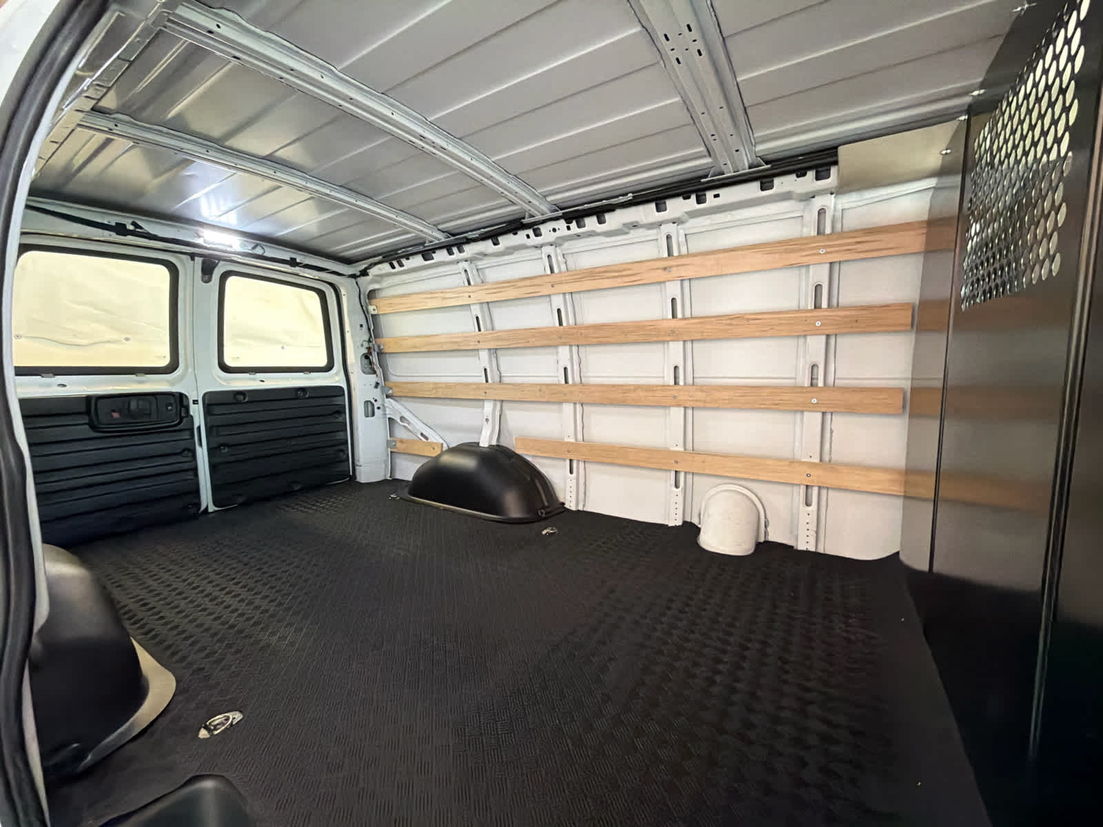 2024 Chevrolet Express Cargo 2500 WT