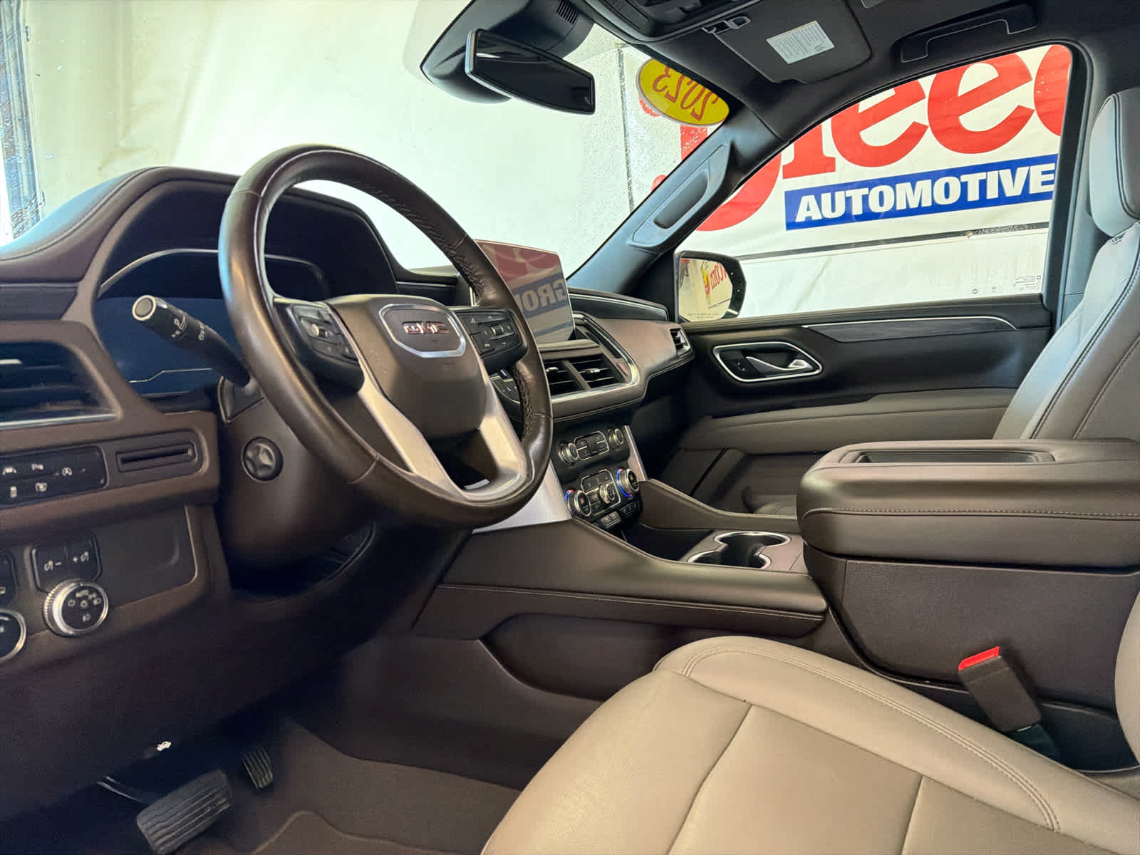 2023 GMC Yukon XL SLT