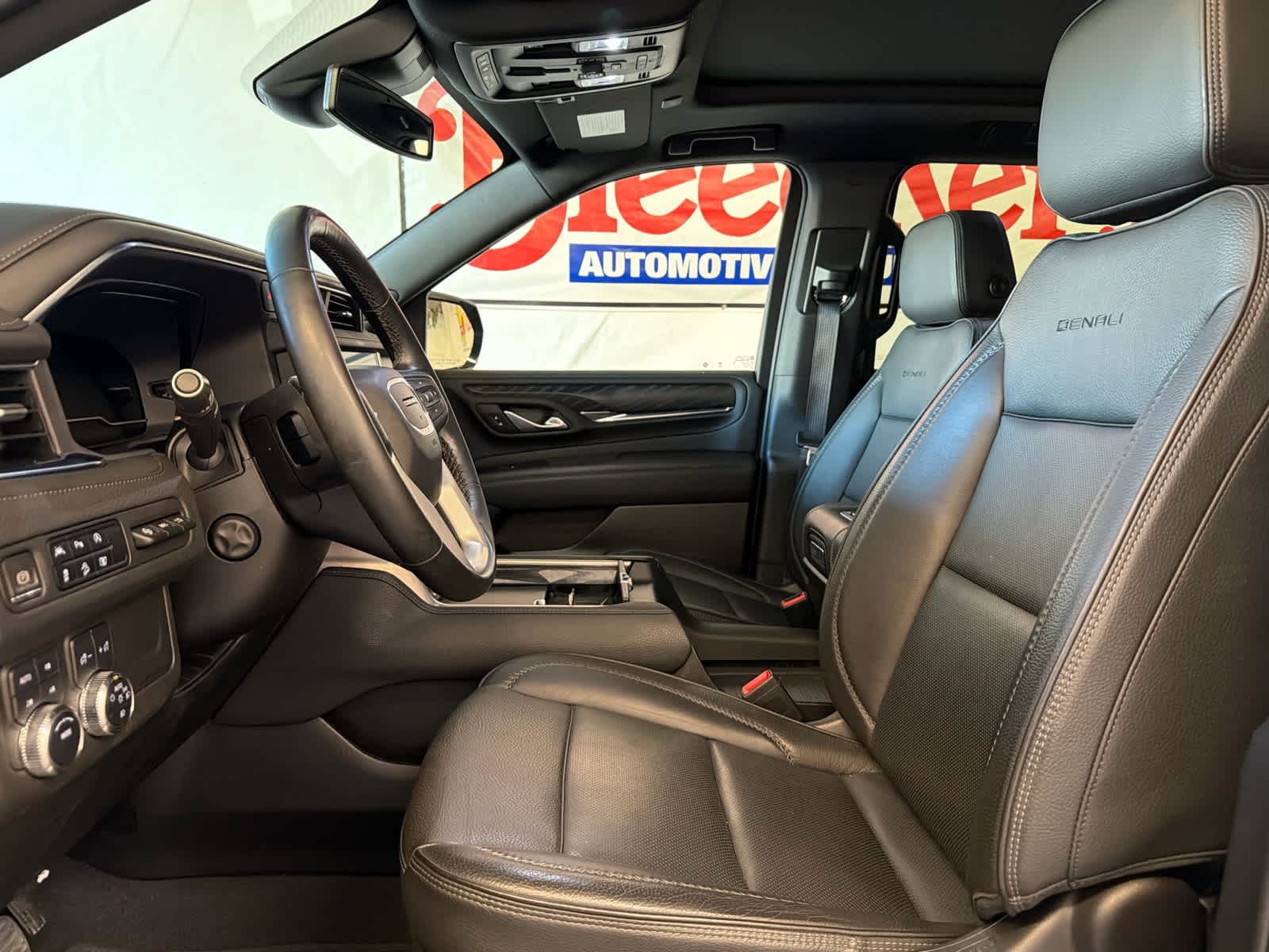 2023 GMC Yukon XL Denali