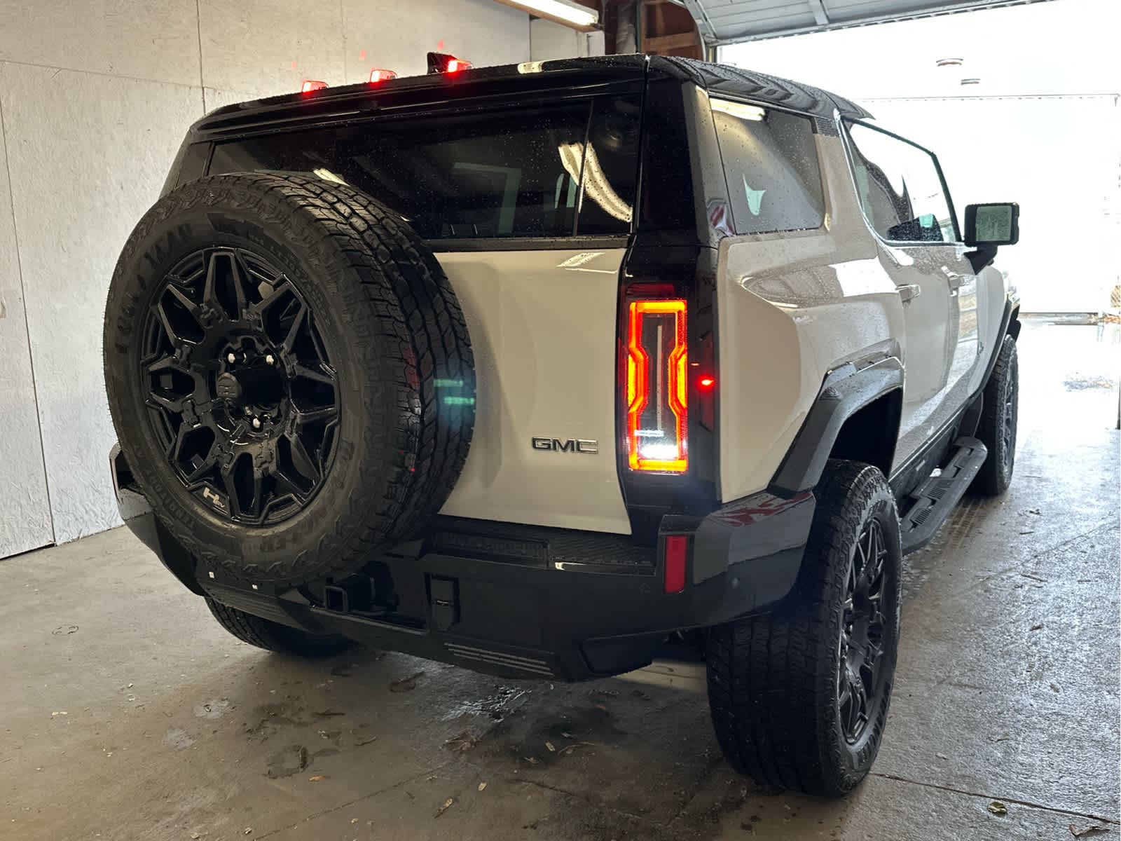 2025 GMC HUMMER EV SUV 2X