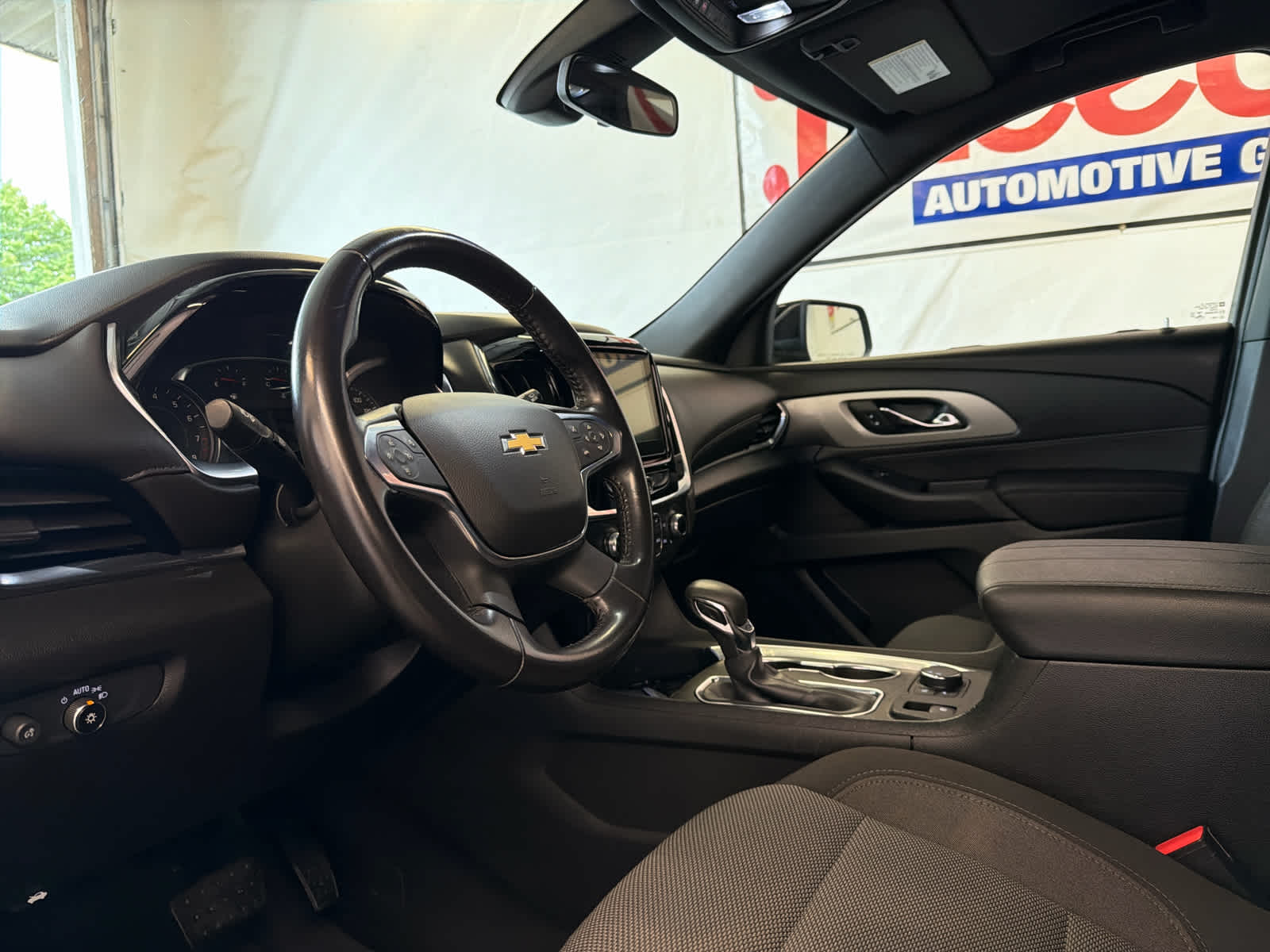 2022 Chevrolet Traverse LT Cloth