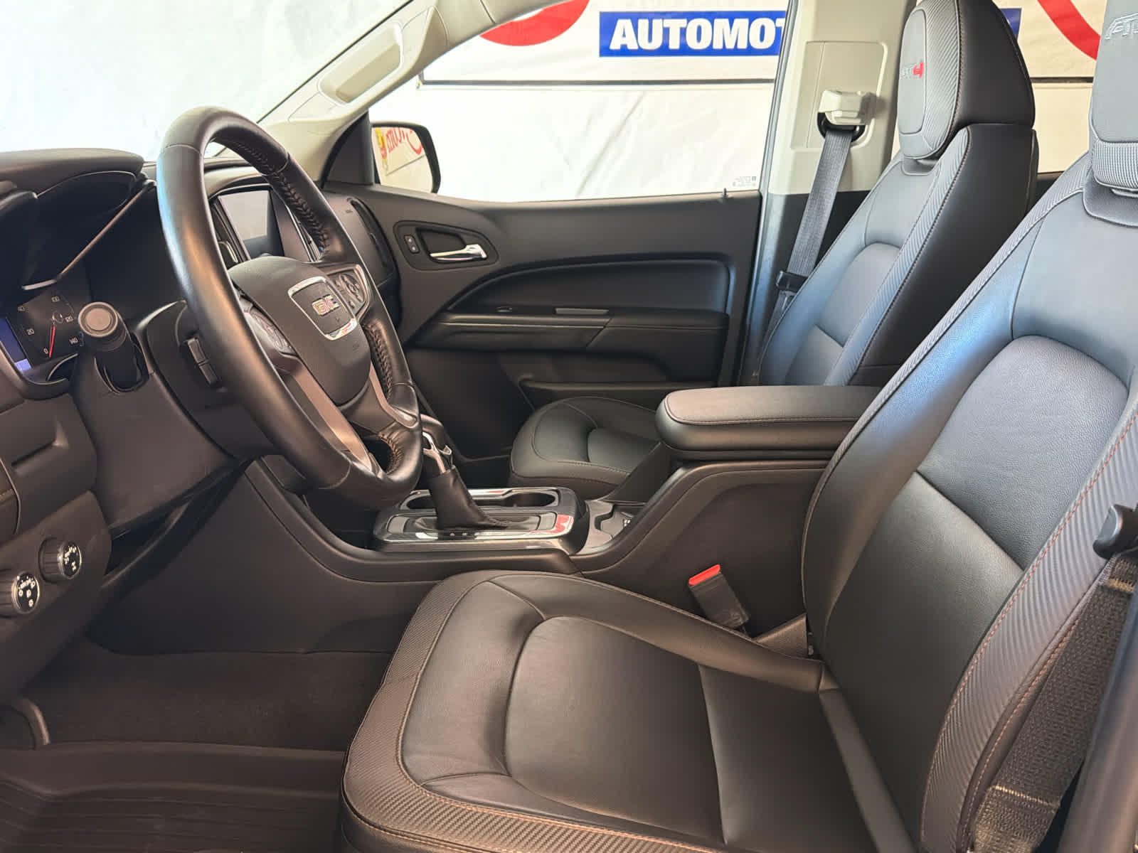 2022 GMC Canyon AT4 - Leather