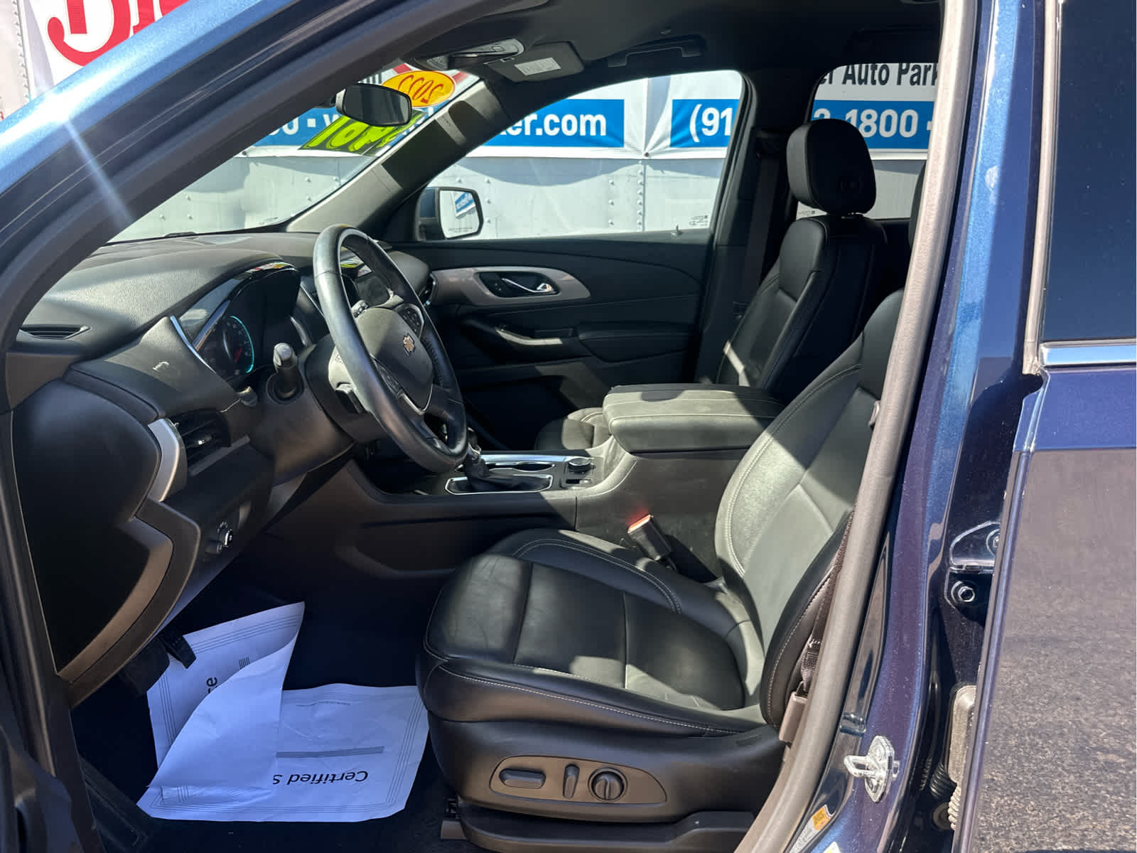 2022 Chevrolet Traverse LT Leather