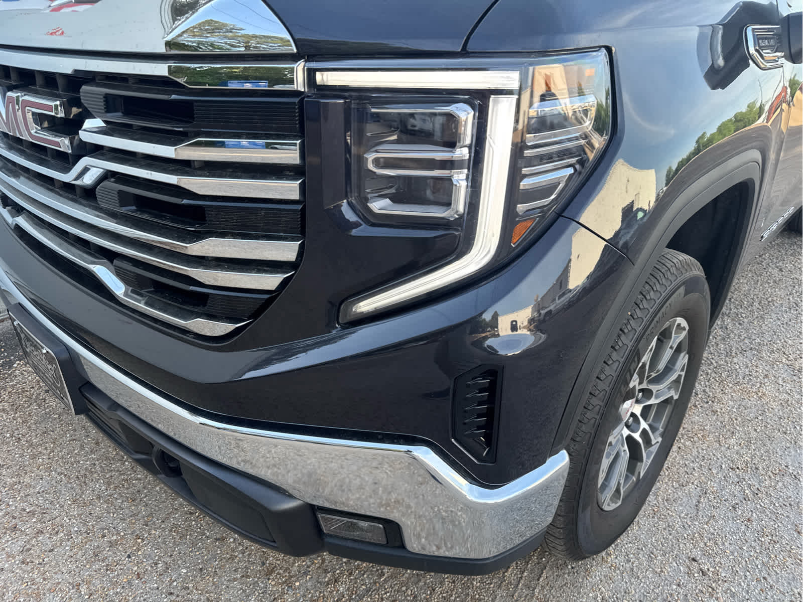 2025 GMC Sierra 1500 SLT