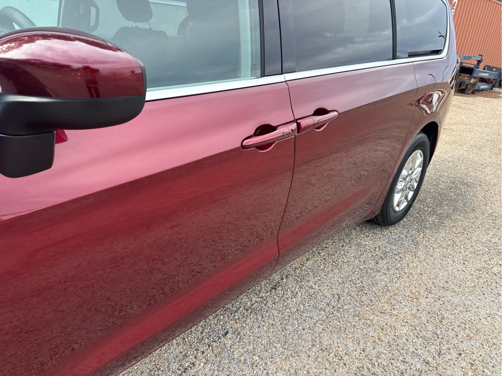 2023 Chrysler Voyager LX