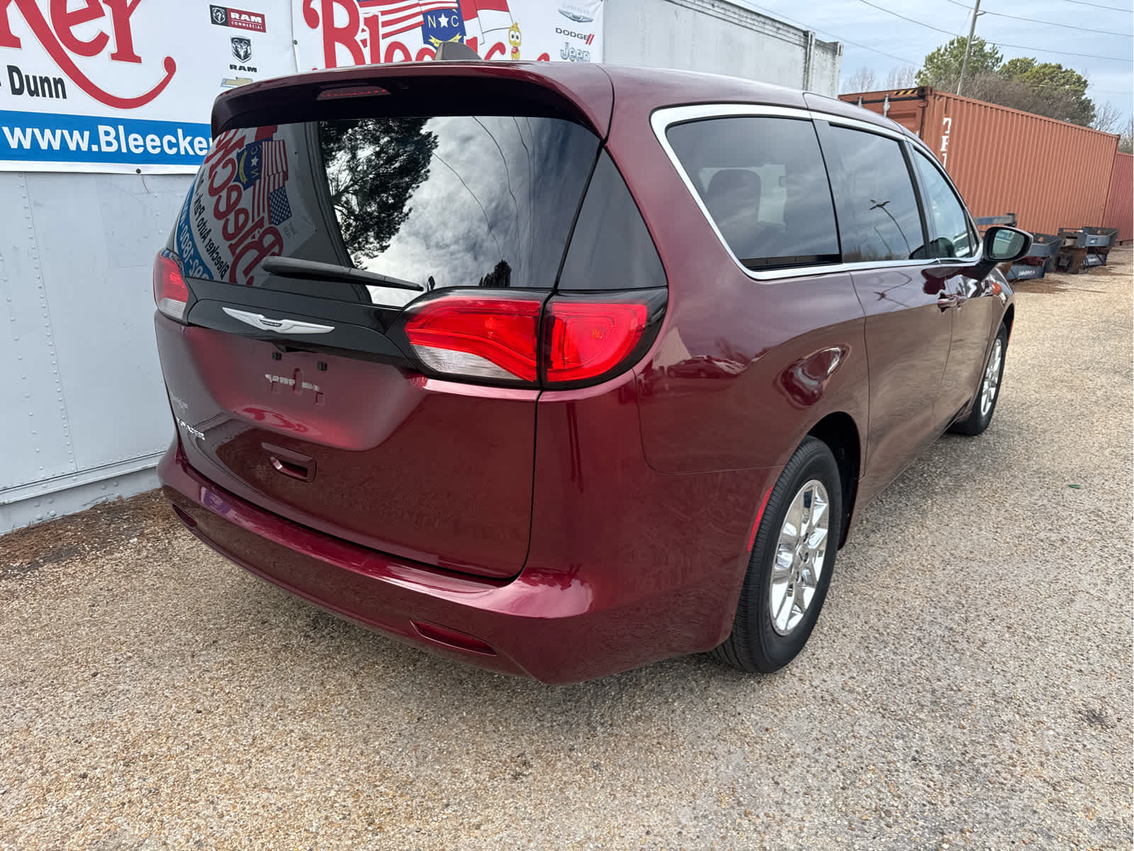 2023 Chrysler Voyager LX