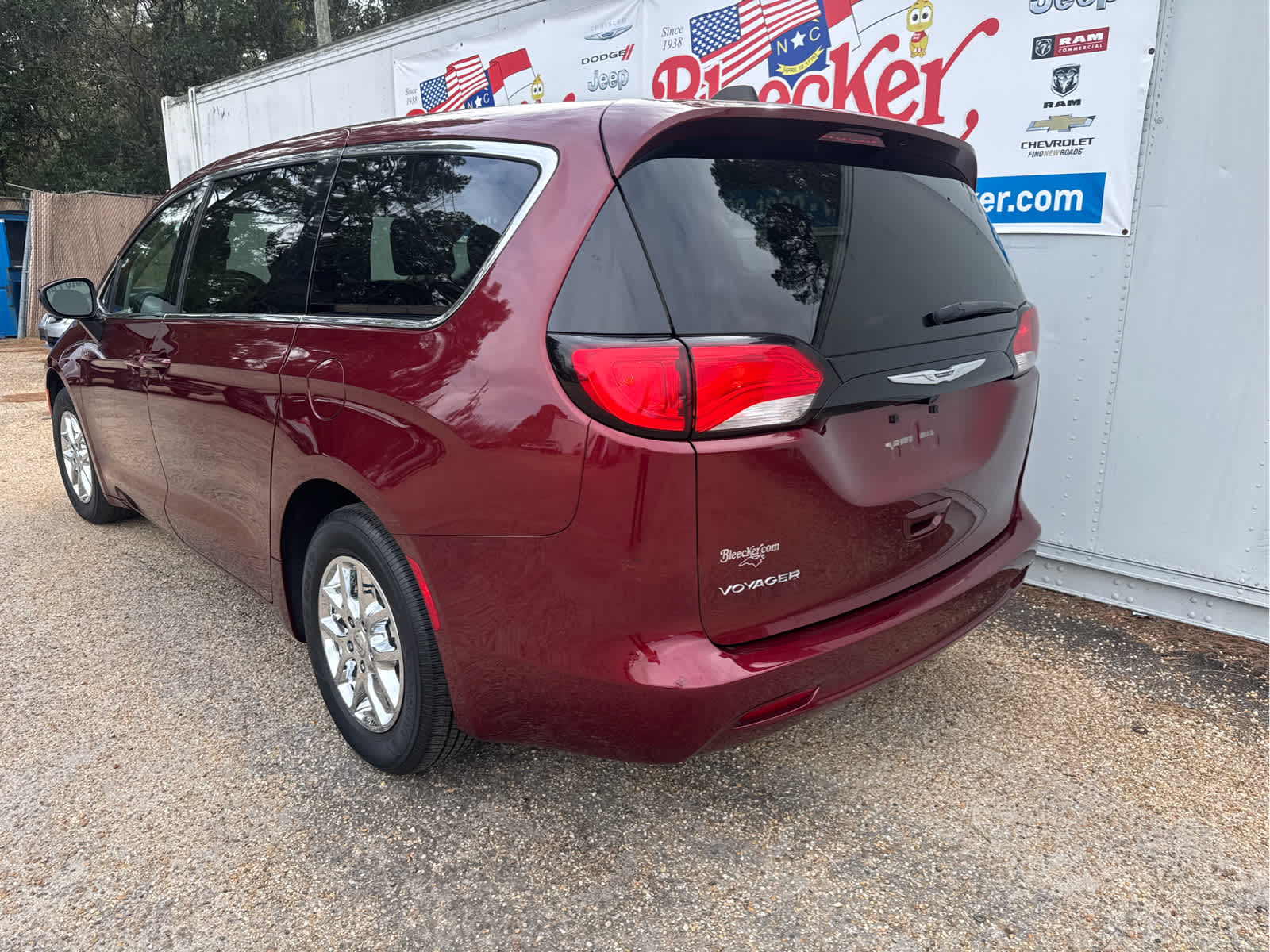 2023 Chrysler Voyager LX