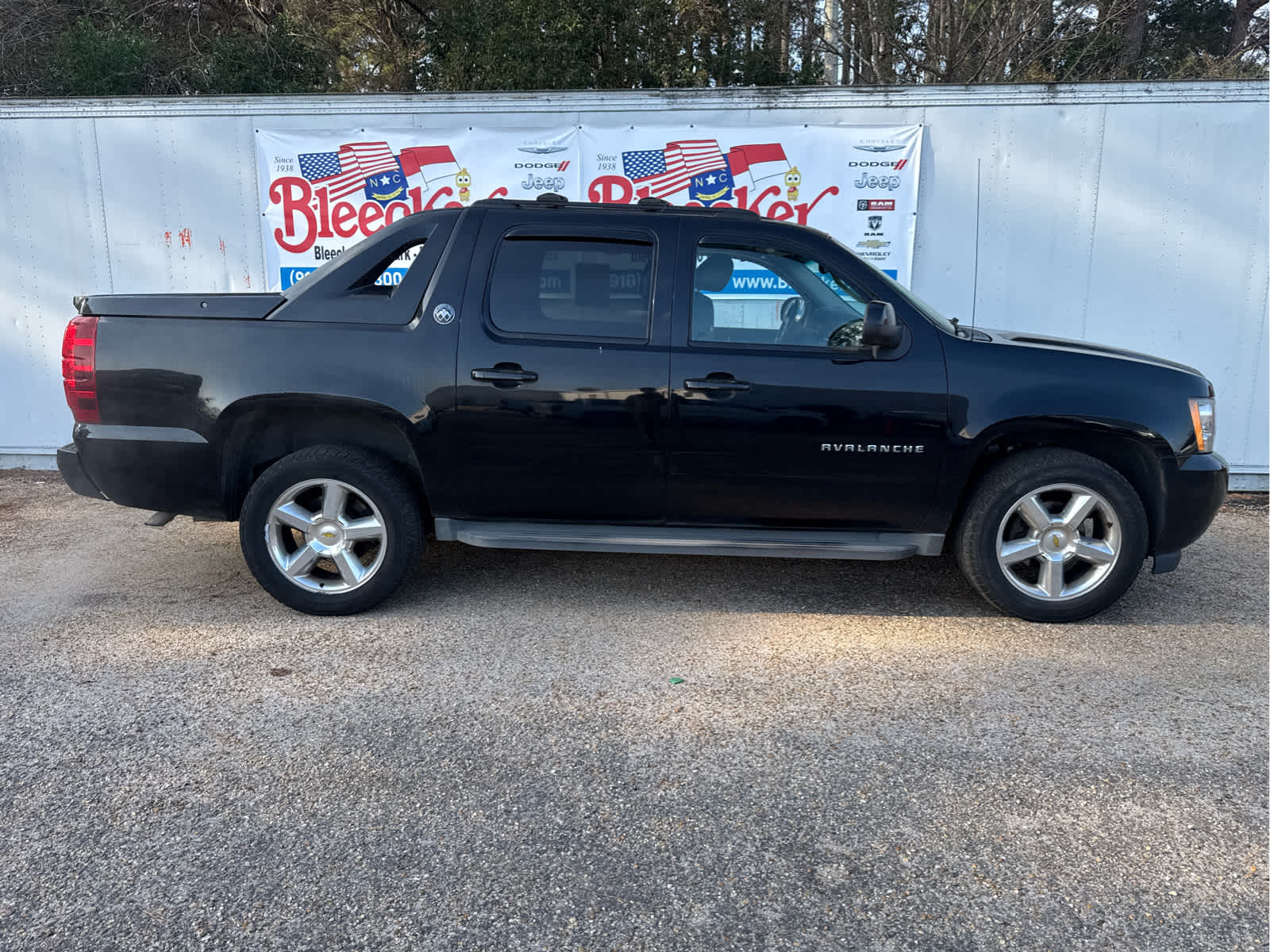 2013 Chevrolet Avalanche LS