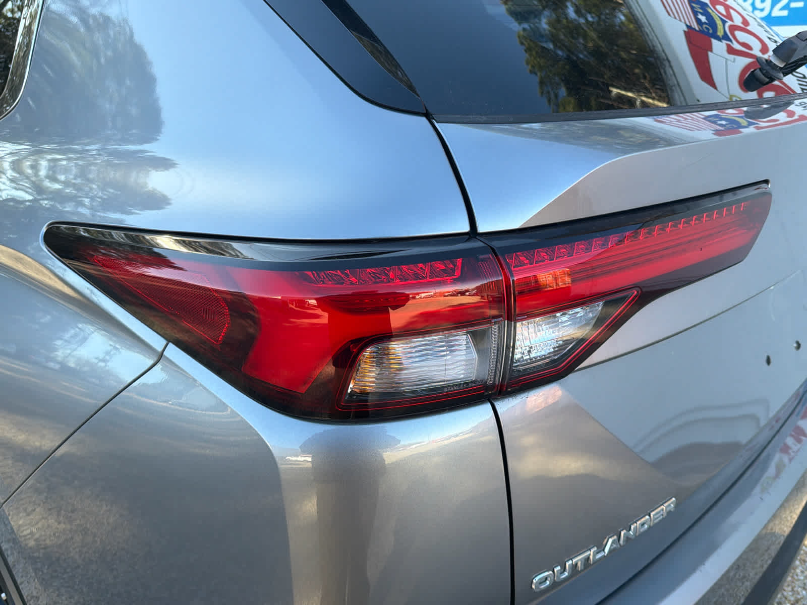 2023 Mitsubishi Outlander SE