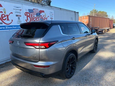 2023 Mitsubishi Outlander SE