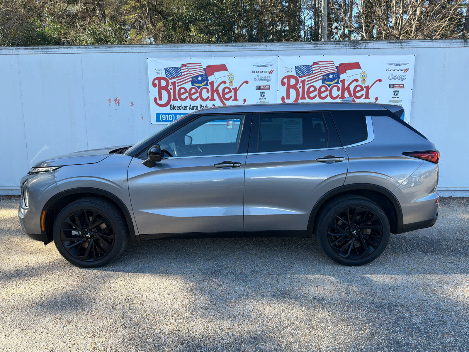 2023 Mitsubishi Outlander SE